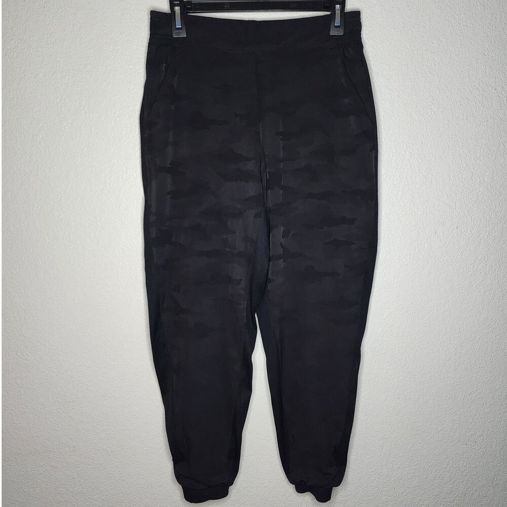 Athleta Brooklyn Camo Lined Jogger Pant in Black Camo Lux Pants - Picture 2 of 10